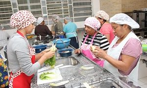 Instituto Lojas Renner renova parceria com a Oficina Escola de Culinária do Jardim Lapenna