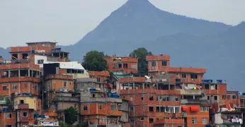 Por que o IBGE passou a usar a nomenclatura “Favelas e Comunidades Urbanas”?