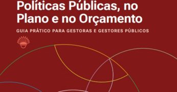 Trata-se da capa do guia 'Transversalidade para Povos Indígenas nas Políticas Públicas, no Plano e no Orçamento'. O material contém predominância de tonalidade grená, um ícone de uma liderança indígena - com um cocar - e detalhes gráficos com linhas parcialmente esféricas e multicoloridas.