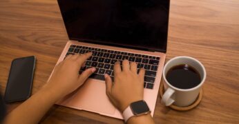 Organização realiza chamada de artigos sobre equidade étnico-racial e decolonialidade nas avaliações de projetos com foco em equidade