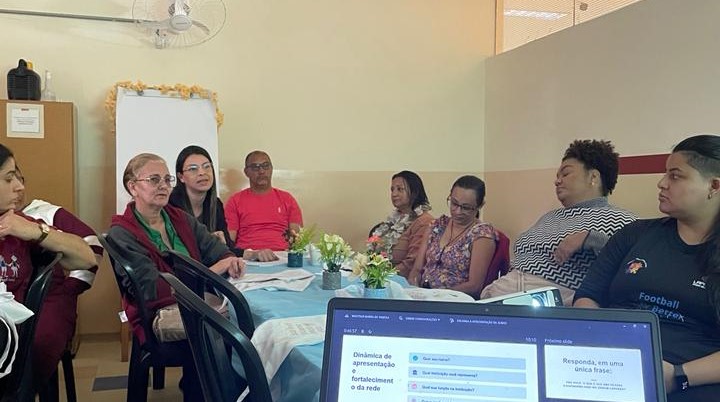 Foto de uma das aulas do curso realizado no Galpão ZL em parceria com a Casa de Marias para oferecer escuta qualificada e acolhimento para promoção ao acesso para ações com foco em saúde mental nas periferias.