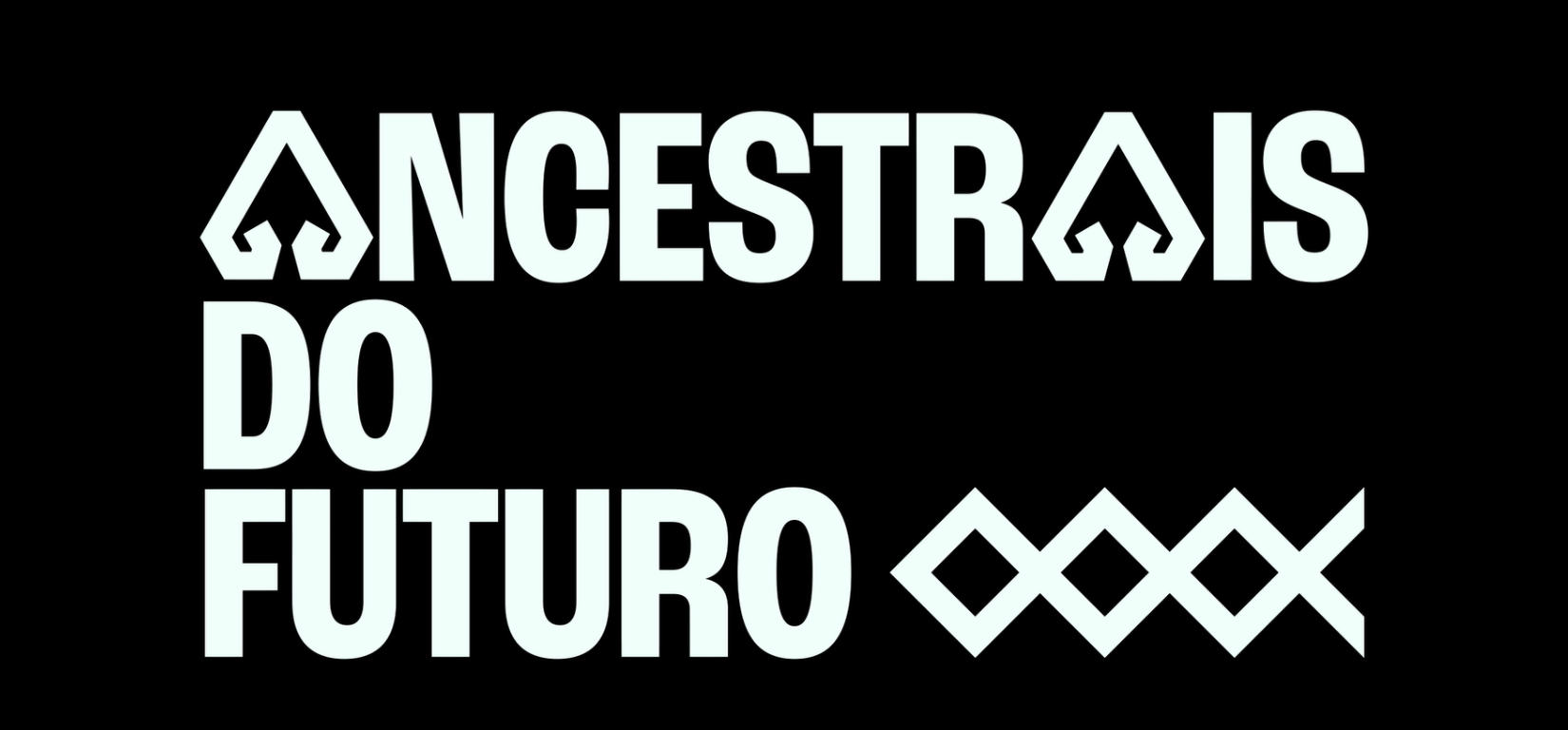 Logo da websérie Ancestrais do Futuro. A imagem tem predominância da cor preta e o título da série aparece na cor branca, com elementos que representam a sanfoka. A imagem é usada para ilustrar o texto sobre a sexta temporada da websérie Ancestrais do Futuro.