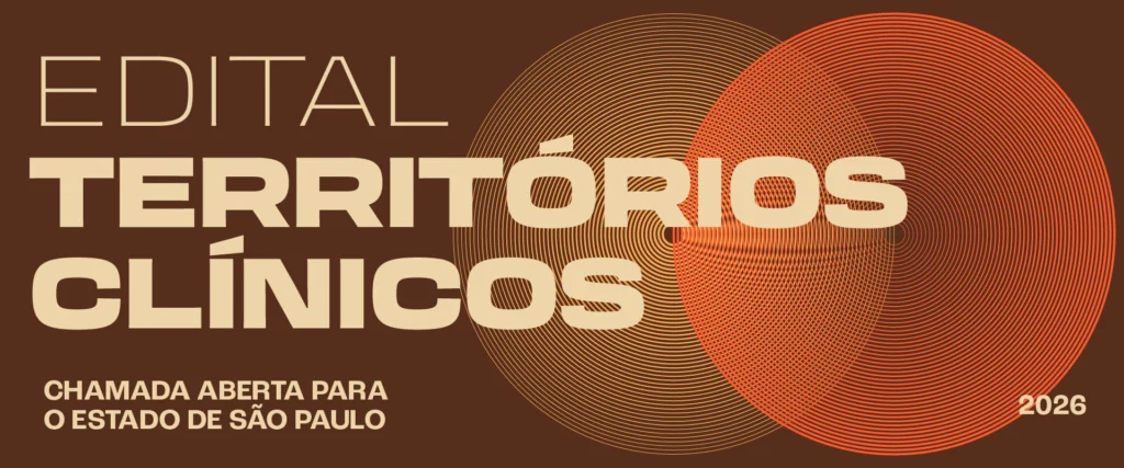 Imagem do banner da terceira edição do Edital Territórios Clínicos. A ilustração contém imagem com predominância da tonalidade marrom e matizes em ocre e magenta. A nomenclatura do edital aparece em tonalidade ocre, à frente dos detalhes gráficos. A imagem ilustra a nota sobre as organizações selecionadas para a segunda fase do Edital Territórios Clínicos - Terceira Edição.