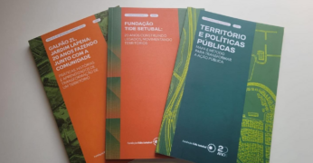 Foto com as capas das publicações "Galpão ZL, Jardim Lapena: 20 anos fazendo junto com a comunidade – Práticas, histórias e aprendizados de transformação e do desenvolvimento do território"; "Fundação Tide Setubal: 20 anos construindo legados, movimentando territórios"; e "Território e Políticas Públicas: Mapa e método para transformar a ação pública".